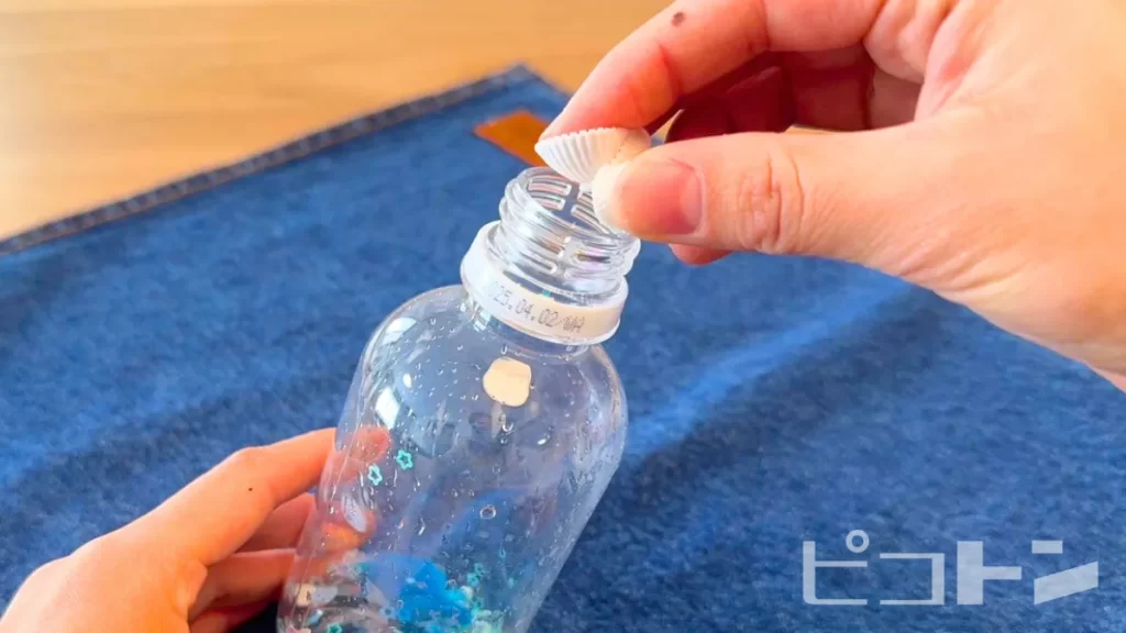 貝殻を入れている